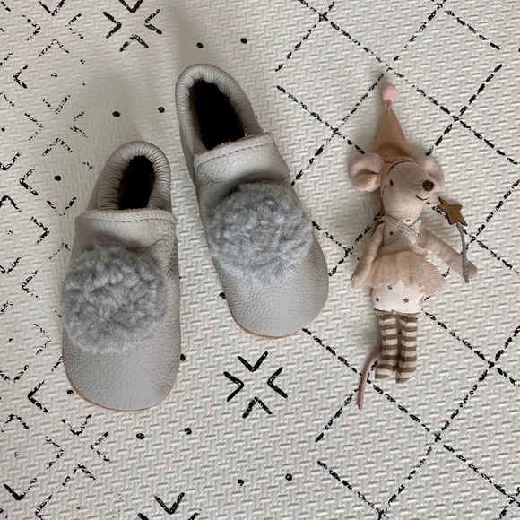 Ulla & Viggo grey leather pom shoes: Size 6/7🍁 - Picture 1 of 4